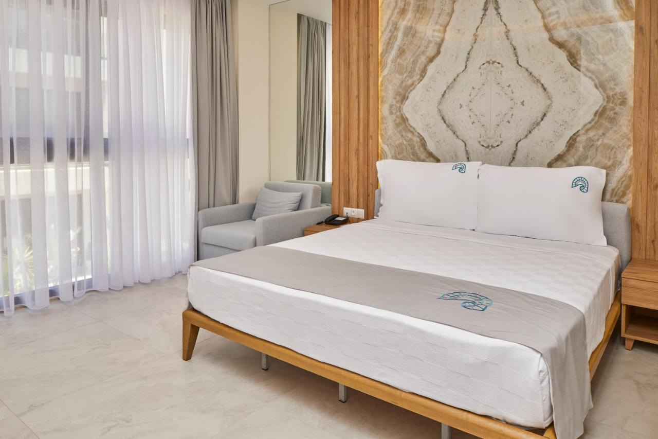 Deluxe Suite with Spa Bath